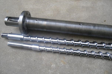 塑料擠出機(jī)機(jī)筒螺桿發(fā)貨前，廠家需要做哪些工作？
